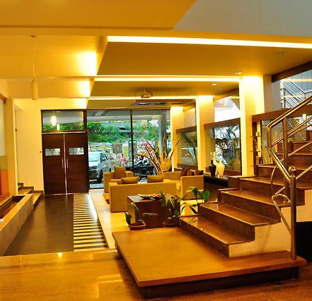 ซายูจแยมเรสซิเดนซี่ Hotel ปาลักกัด ภายนอก รูปภาพ