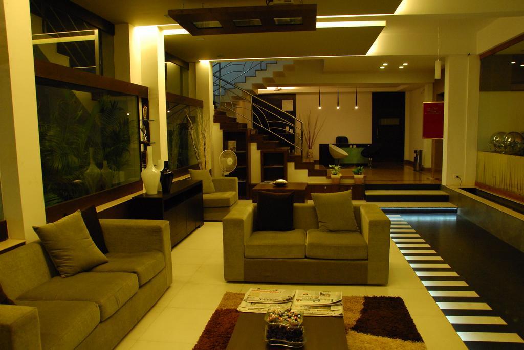 ซายูจแยมเรสซิเดนซี่ Hotel ปาลักกัด ภายนอก รูปภาพ