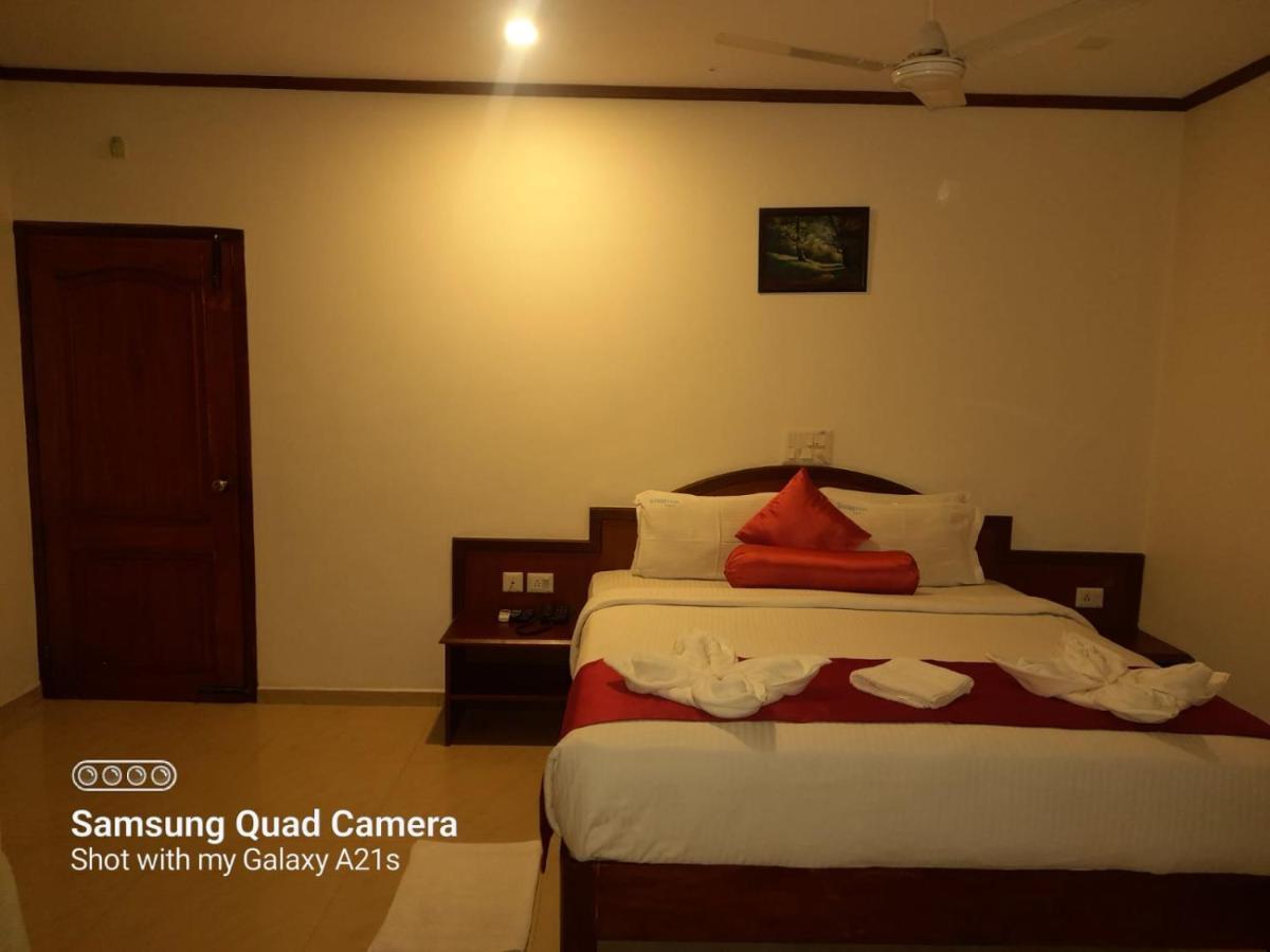 ซายูจแยมเรสซิเดนซี่ Hotel ปาลักกัด ภายนอก รูปภาพ