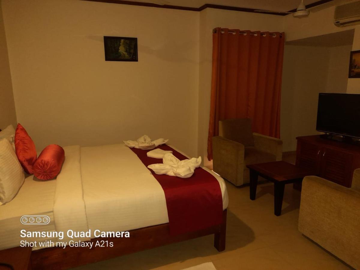ซายูจแยมเรสซิเดนซี่ Hotel ปาลักกัด ภายนอก รูปภาพ